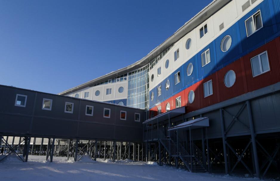 The Arctic Trefoil station is constructed on stilts to better withstand the buildup of snow and ice. (Photo: Courtesy of Ministry of Defense of the Russian Federation) The Arctic Trefoil station is constructed on stilts to better withstand the buildup of snow and ice. (Photo: Courtesy of Ministry of Defense of the Russian Federation)